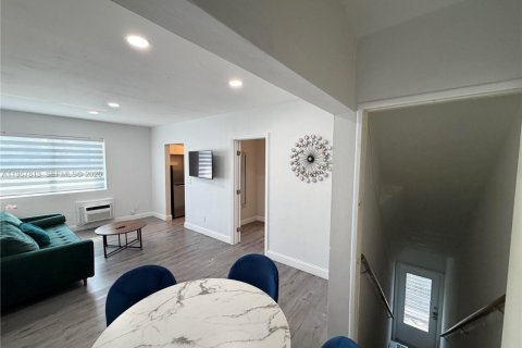 Casa en alquiler en Bay Harbor Islands, Florida, 1 dormitorio, 58.99 m2 № 2048152 - foto 4