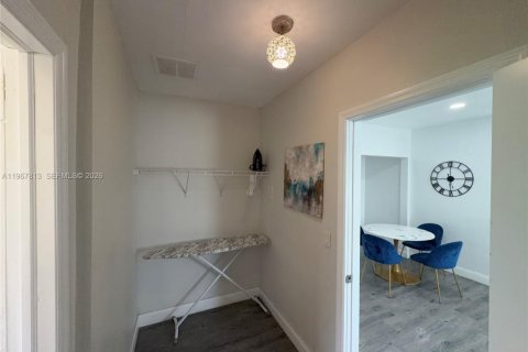 Casa en alquiler en Bay Harbor Islands, Florida, 1 dormitorio, 58.99 m2 № 2048152 - foto 6