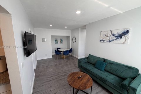 Casa en alquiler en Bay Harbor Islands, Florida, 1 dormitorio, 58.99 m2 № 2048152 - foto 3