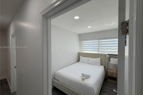 Casa en alquiler en Bay Harbor Islands, Florida, 1 dormitorio, 58.99 m2 № 2048152 - foto 2