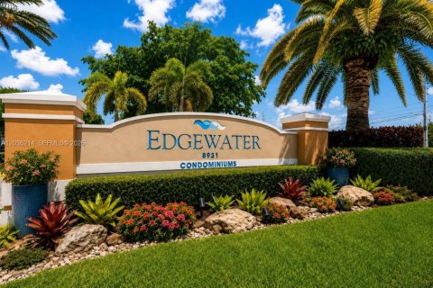 Condominio en venta en Coral Springs, Florida, 2 dormitorios, 91.42 m2 № 2153991 - foto 11