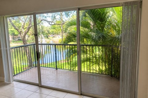 Condominio en venta en Coral Springs, Florida, 2 dormitorios, 91.42 m2 № 2153991 - foto 1