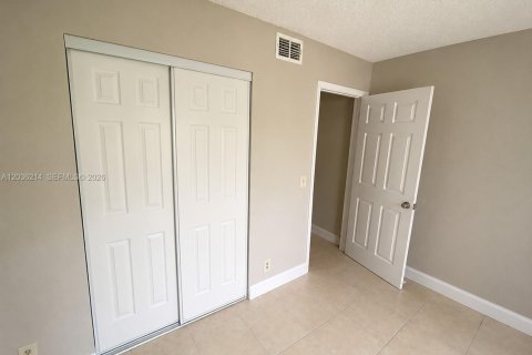 Condominio en venta en Coral Springs, Florida, 2 dormitorios, 91.42 m2 № 2153991 - foto 9