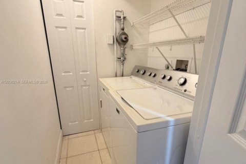 Condominio en venta en Coral Springs, Florida, 2 dormitorios, 91.42 m2 № 2153991 - foto 16