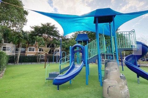 Condo in Coral Springs, Florida, 2 bedrooms № 2153991 - photo 19