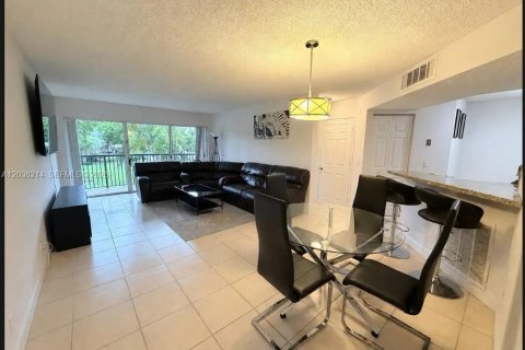 Condominio en venta en Coral Springs, Florida, 2 dormitorios, 91.42 m2 № 2153991 - foto 2
