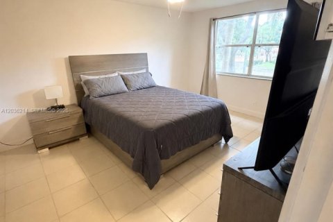 Condominio en venta en Coral Springs, Florida, 2 dormitorios, 91.42 m2 № 2153991 - foto 5