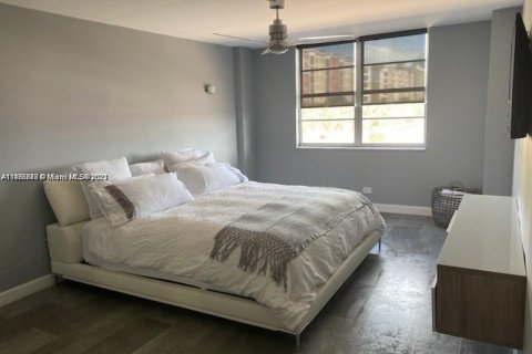 Купить кондоминиум в Санни-Айлс-Бич, Флорида 2 спальни, 118.45м2, № 1984771 - фото 3