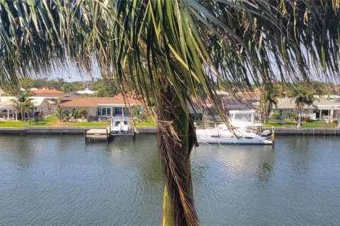 Condominio en alquiler en Saint Petersburg, Florida, 3 dormitorios, 139.35 m2 № 1785919 - foto 14