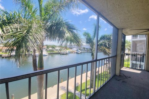 Condominio en alquiler en Saint Petersburg, Florida, 3 dormitorios, 139.35 m2 № 1785919 - foto 18