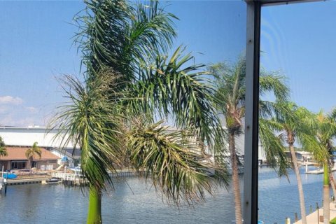 Condominio en alquiler en Saint Petersburg, Florida, 3 dormitorios, 139.35 m2 № 1785919 - foto 16