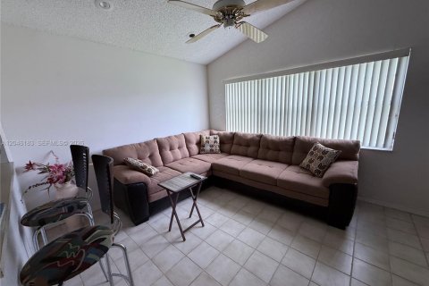 Touwnhouse à vendre à Boca Raton, Floride: 2 chambres, 144.46 m2 № 2191981 - photo 2