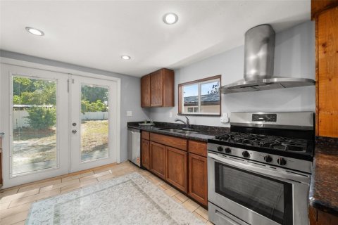 House in Frostproof, Florida 4 bedrooms, 167.22 sq.m. № 2283743 - photo 11