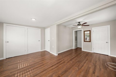 House in Frostproof, Florida 4 bedrooms, 167.22 sq.m. № 2283743 - photo 24