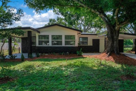 House in Frostproof, Florida 4 bedrooms, 167.22 sq.m. № 2283743