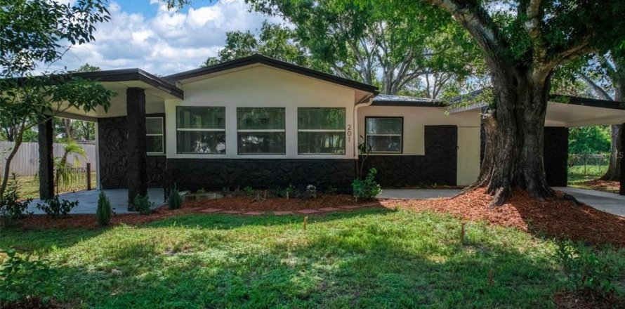 House in Frostproof, Florida 4 bedrooms, 167.22 sq.m. № 2283743