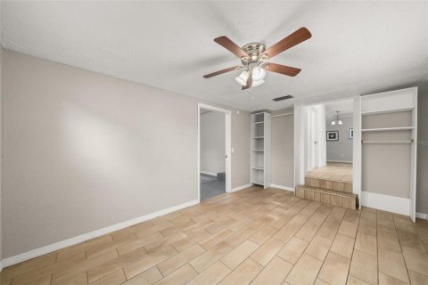 House in Frostproof, Florida 4 bedrooms, 167.22 sq.m. № 2283743 - photo 14