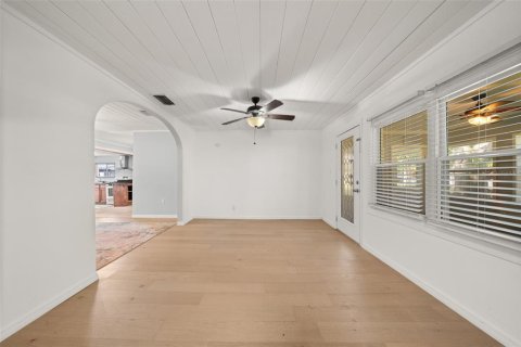 House in Frostproof, Florida 4 bedrooms, 167.22 sq.m. № 2283743 - photo 22