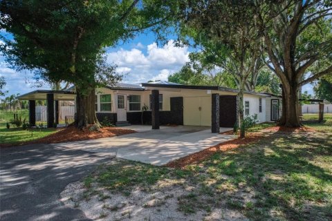 House in Frostproof, Florida 4 bedrooms, 167.22 sq.m. № 2283743 - photo 4