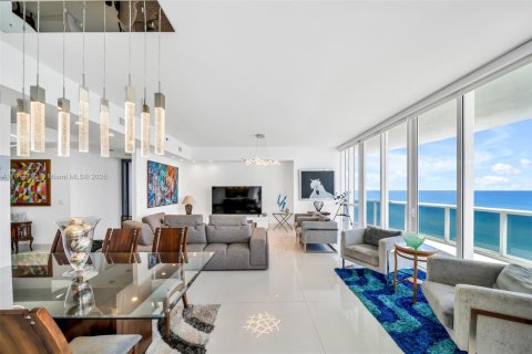 Condominio en venta en Sunny Isles Beach, Florida, 3 dormitorios, 257.15 m2 № 1766346 - foto 20