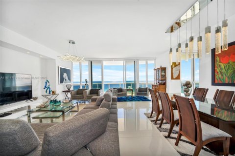 Condominio en venta en Sunny Isles Beach, Florida, 3 dormitorios, 257.15 m2 № 1766346 - foto 11
