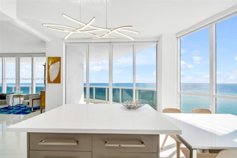 Condominio en venta en Sunny Isles Beach, Florida, 3 dormitorios, 257.15 m2 № 1766346 - foto 26