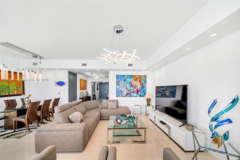 Condominio en venta en Sunny Isles Beach, Florida, 3 dormitorios, 257.15 m2 № 1766346 - foto 16