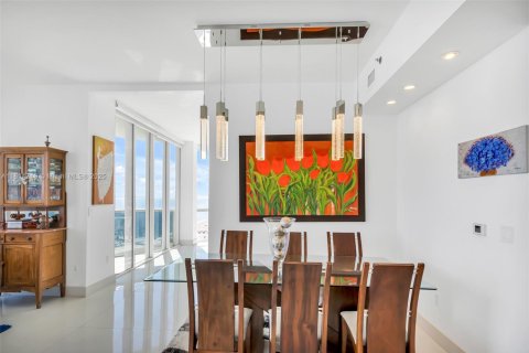 Condominio en venta en Sunny Isles Beach, Florida, 3 dormitorios, 257.15 m2 № 1766346 - foto 17