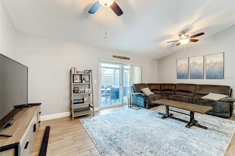 Casa en venta en Orlando, Florida, 4 dormitorios, 177.44 m2 № 1907767 - foto 13