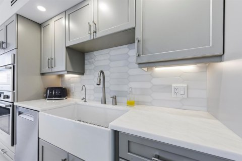 Condo in Riviera Beach, Florida, 2 bedrooms  № 2190757 - photo 10