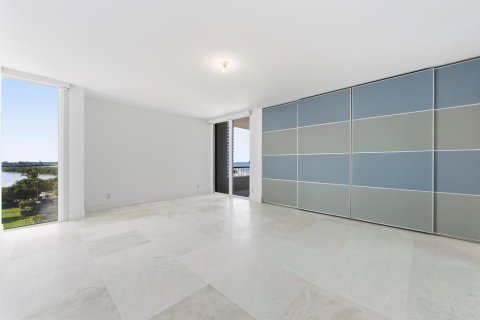 Condo in Riviera Beach, Florida, 2 bedrooms  № 2190757 - photo 13