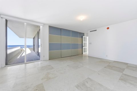 Condo in Riviera Beach, Florida, 2 bedrooms  № 2190757 - photo 16