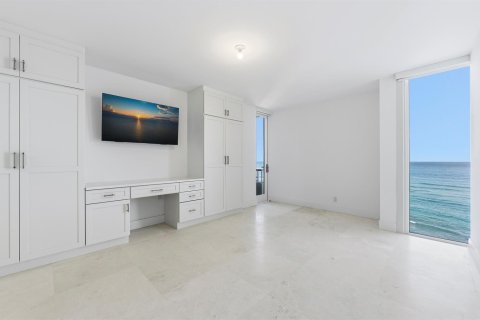 Condo in Riviera Beach, Florida, 2 bedrooms  № 2190757 - photo 25