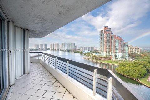 Copropriété à louer à Aventura, Floride: 3 chambres, 157.38 m2 № 2047754 - photo 5