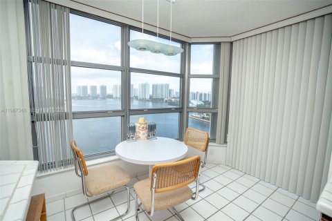 Copropriété à louer à Aventura, Floride: 3 chambres, 157.38 m2 № 2047754 - photo 13