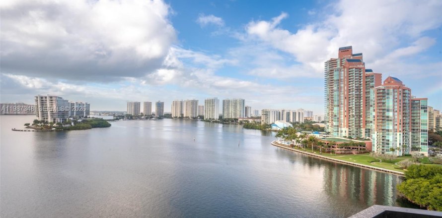 Condo à Aventura, Floride, 3 chambres  № 2047754