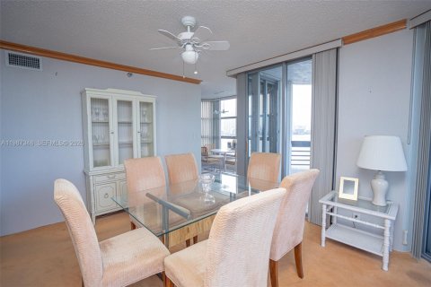 Copropriété à louer à Aventura, Floride: 3 chambres, 157.38 m2 № 2047754 - photo 11