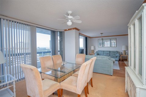 Copropriété à louer à Aventura, Floride: 3 chambres, 157.38 m2 № 2047754 - photo 9