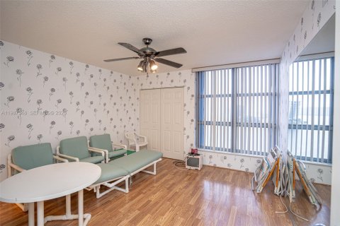 Copropriété à louer à Aventura, Floride: 3 chambres, 157.38 m2 № 2047754 - photo 17