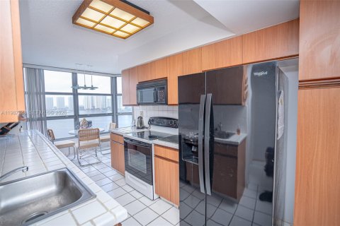 Copropriété à louer à Aventura, Floride: 3 chambres, 157.38 m2 № 2047754 - photo 15