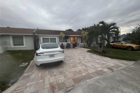 Снять в аренду виллу или дом в Маргит, Флорида 2 спальни, 91.42м2, № 2006364 - фото 2