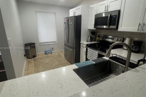 Снять в аренду виллу или дом в Маргит, Флорида 2 спальни, 91.42м2, № 2006364 - фото 6