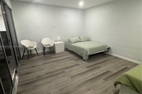 Снять в аренду виллу или дом в Маргит, Флорида 2 спальни, 91.42м2, № 2006364 - фото 12