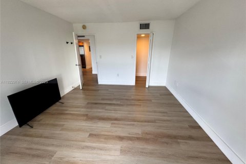 Copropriété à louer à North Bay Village, Floride: 1 chambre, 70.61 m2 № 1976760 - photo 12