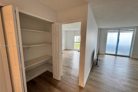 Copropriété à louer à North Bay Village, Floride: 1 chambre, 70.61 m2 № 1976760 - photo 9