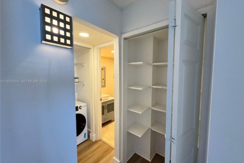 Copropriété à louer à North Bay Village, Floride: 1 chambre, 70.61 m2 № 1976760 - photo 14