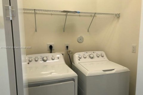 Touwnhouse à vendre à Doral, Floride: 3 chambres, 151.24 m2 № 2035468 - photo 10