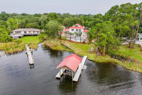 House in Destin, Florida 5 bedrooms, 320.61 sq.m. № 590474 - photo 1