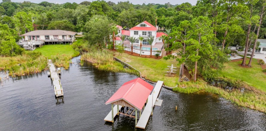 House in Destin, Florida 5 bedrooms, 320.61 sq.m. № 590474