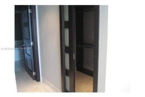 Condo in Hallandale Beach, Florida, 3 bedrooms № 1881683 - photo 15